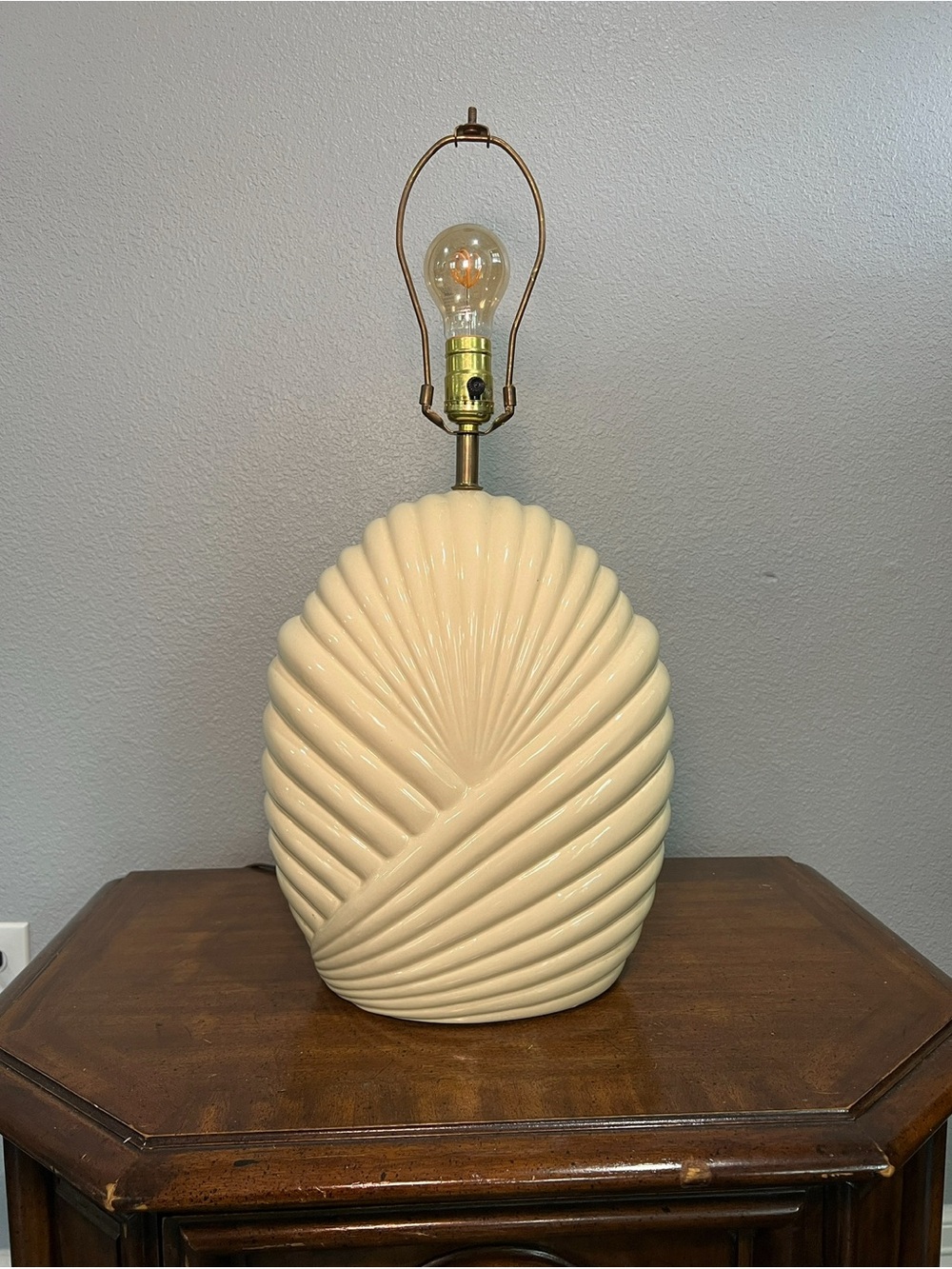 Vintage 1980s Art Deco Revival Ceramic Fan Shell Table Lamp Postmodern